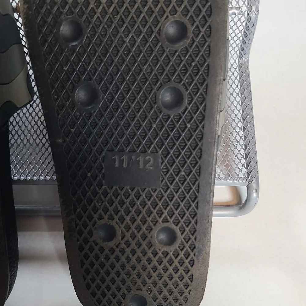 Kids Boys Camouflage Slide Sandals EUC Size 11-12